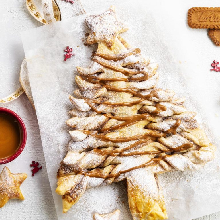 PASTRY TREE WITH BISCOFF-204 - 16x9