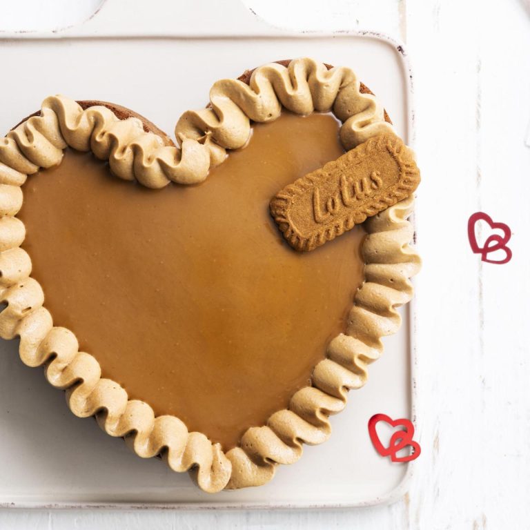 VALENTIJN CAKE MET BISCOFF-031 - 16x9